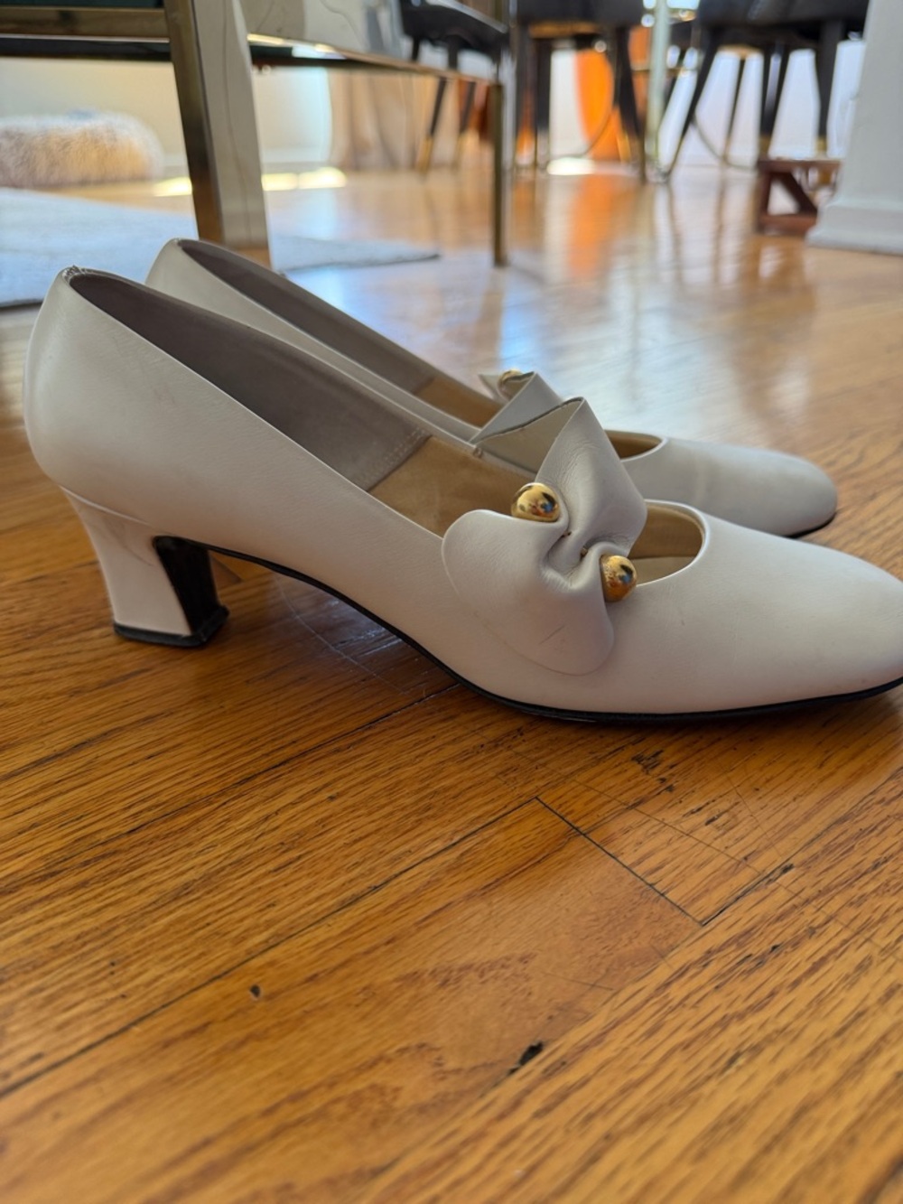 Socialites vintage cream/white kitten heels
